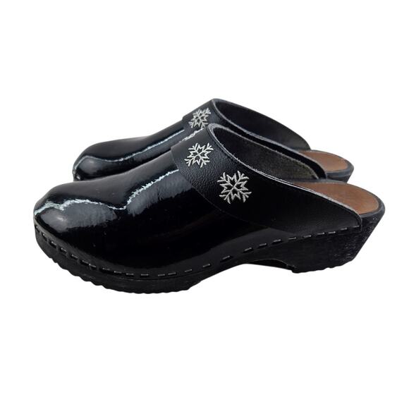 Hanna Anderson Swedish Clogs Womens 10.5 11 41 Black Patent Leather Snowflakes - Picture 5 of 12